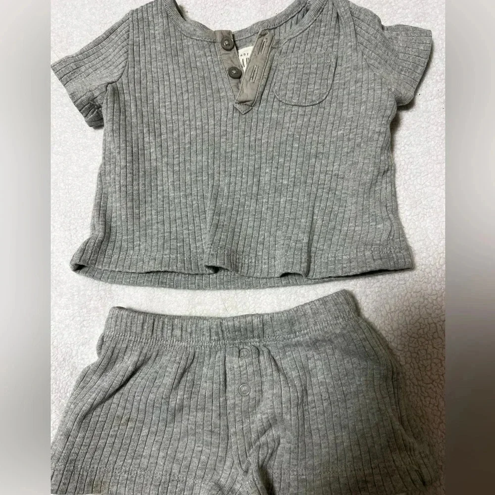 GAP BUNDLE OF 3 SIZE 0-3 3-6M